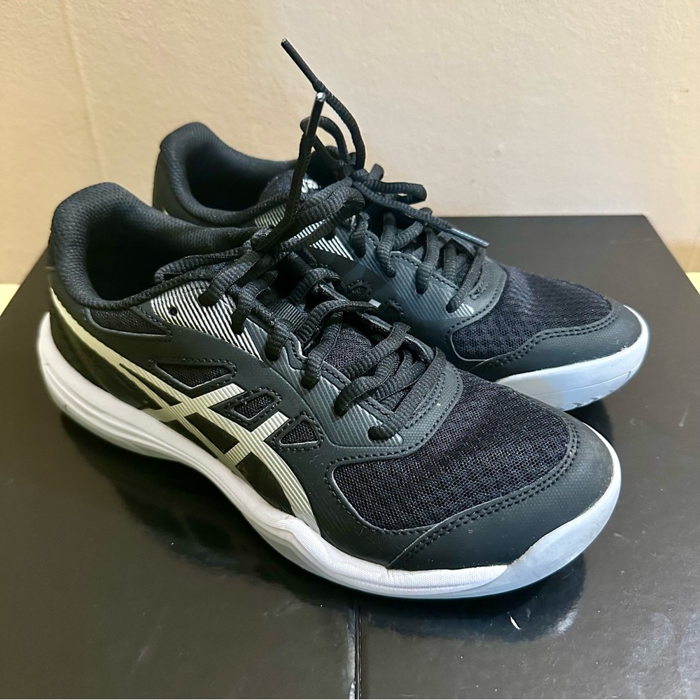 Asics Women’s Upcourt 5 Black Silver Court Shoes Size 7.5